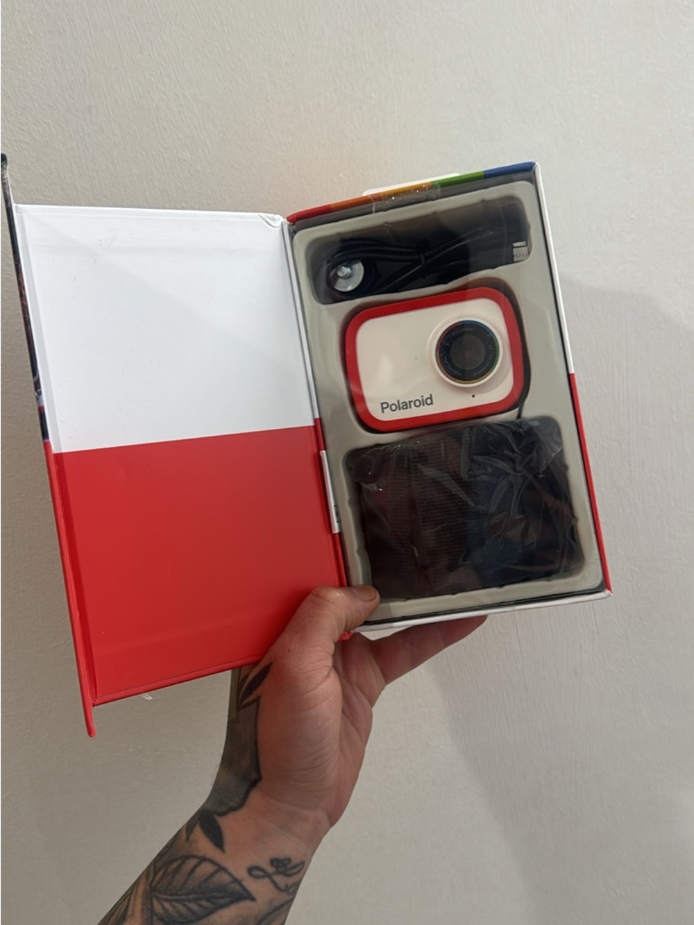 Polaroid red and white iD757 action camera box - Picture 2 of 2